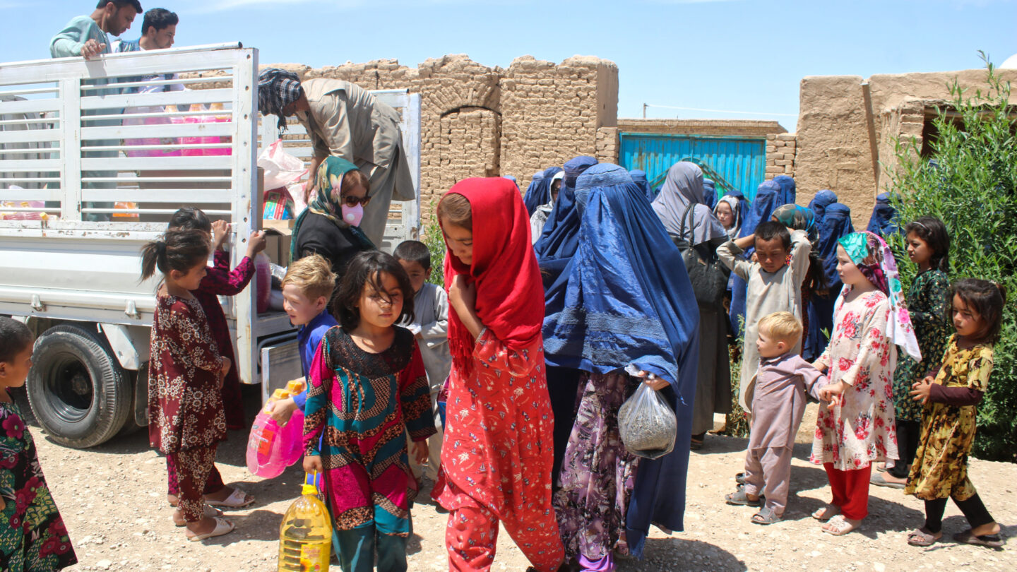 Your Donation Empowers Carpet Weavers Label STEP